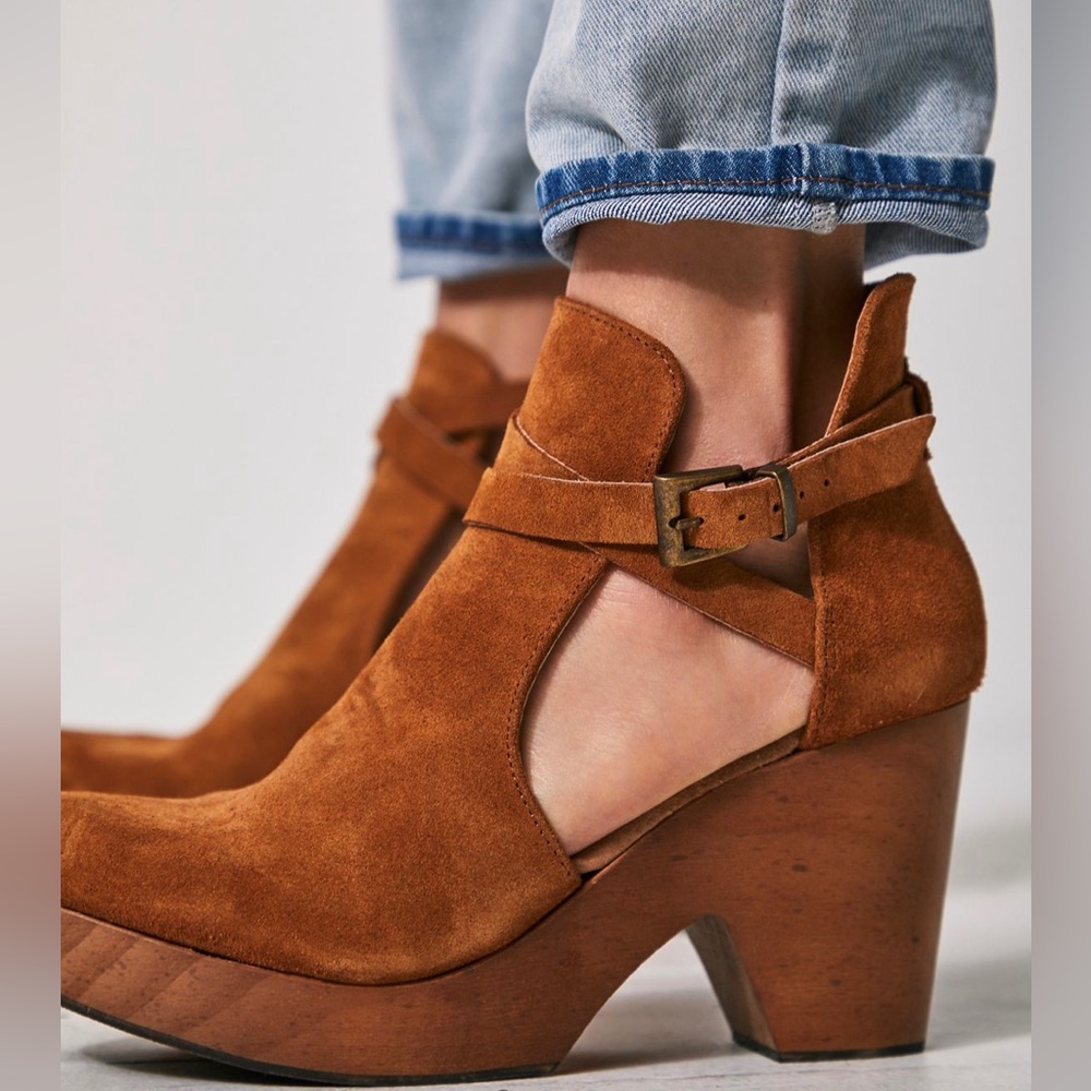 Free People Cedar Clog in Taupe. Worn once or twice.